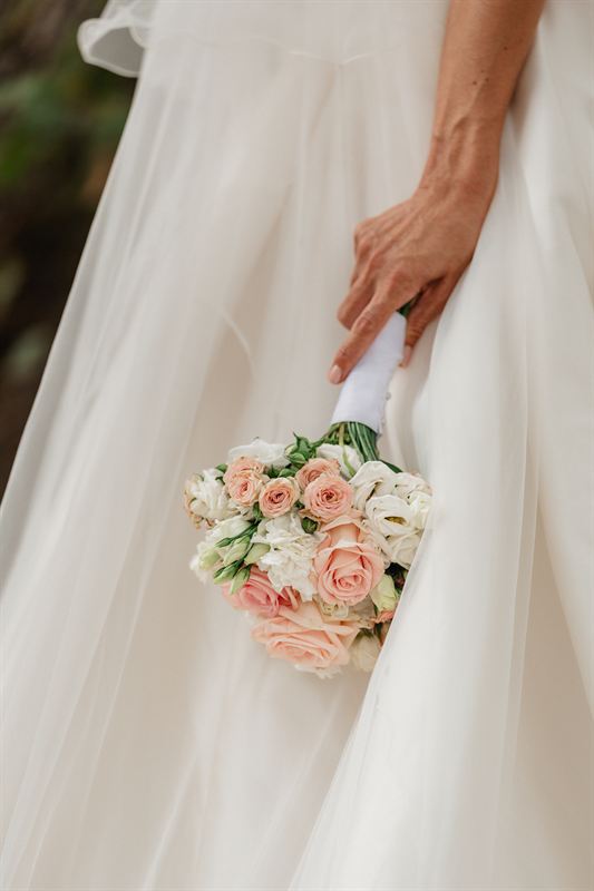 Bouquet de mariée aux roses pâles